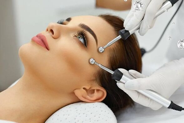 Terapi Mikro - kaedah perkakasan untuk meremajakan kulit wajah
